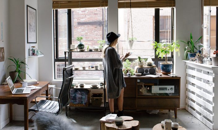 How-Do-I-Stay-Close-to-God-in-A-World-Full-of-Distractions